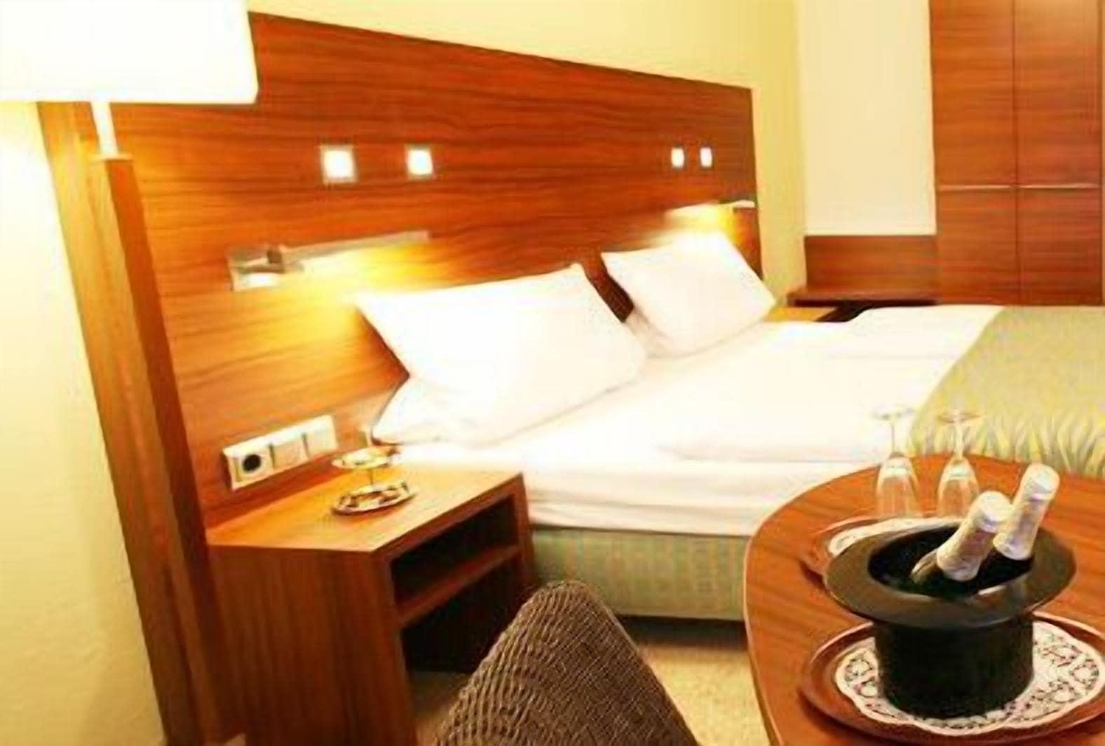 Hotel Wallis Münih Dış mekan fotoğraf